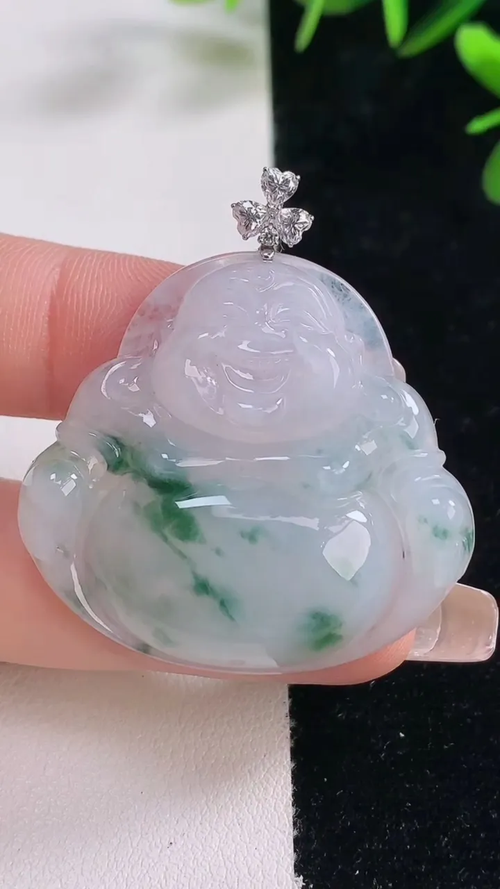 天然A货翡翠种飘花佛公吊坠，尺寸35.7-38.8-6.4，重量:13.87g
12月27日