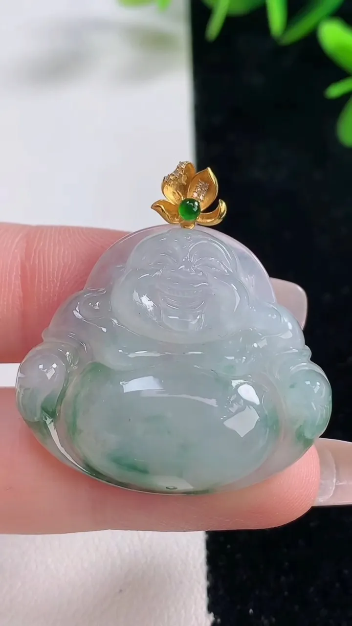 天然A货翡翠种飘花佛公吊坠，尺寸29-33-6.8，重量:10.05g
12月27日