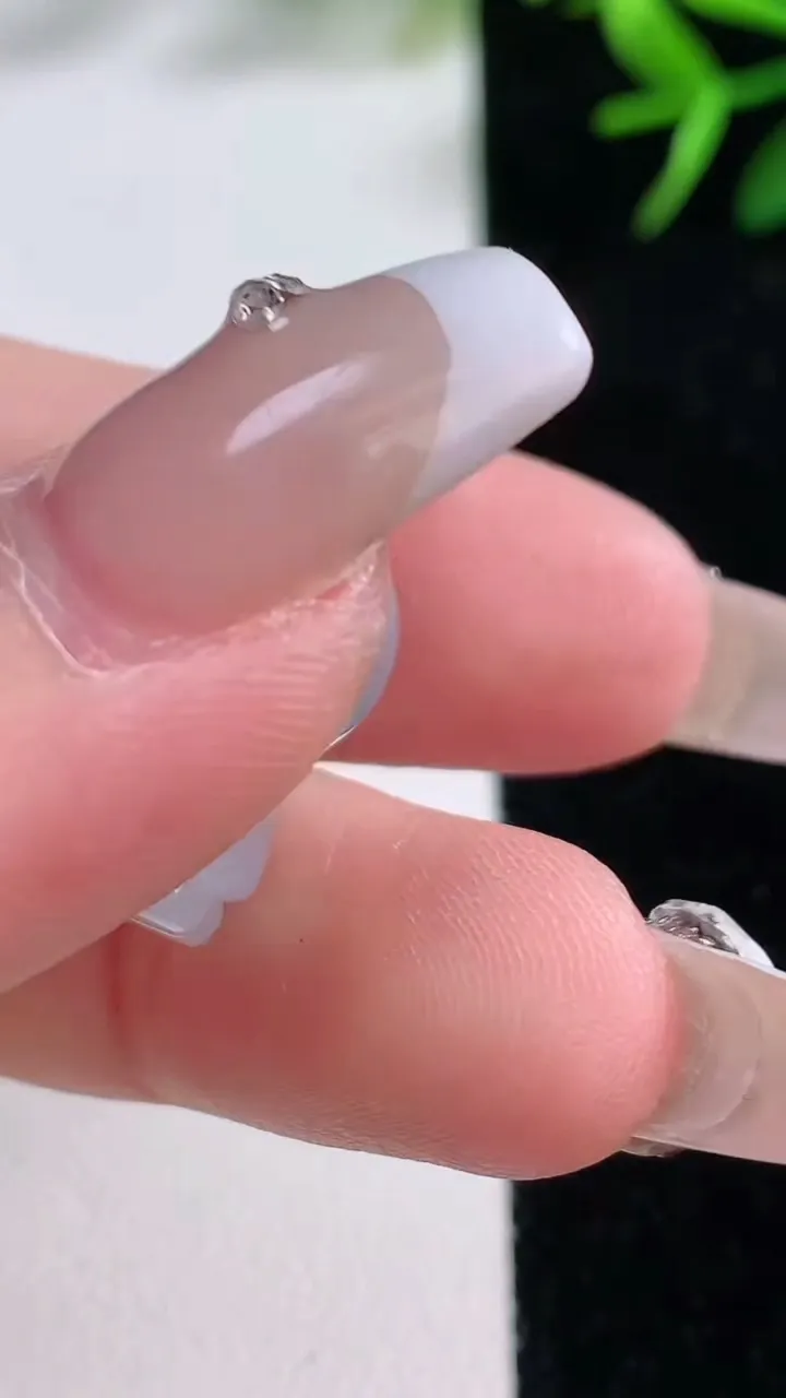 天然A货翡翠小兔子吊坠，尺寸26-12.6-11.7，重量:5.04g
12月27日