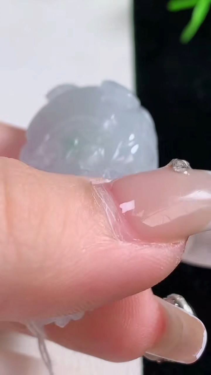 天然A货翡翠霸王貔貅吊坠，尺寸42-22.7-12.6，重量:28.08g
12月27日