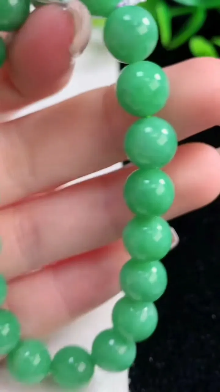 天然A货翡翠圆珠手串，尺寸9.5-20颗，重量:28.51g12月27日
工厂直销收藏佳品,种好水足，色泽均匀，有种有色，上手高大气！