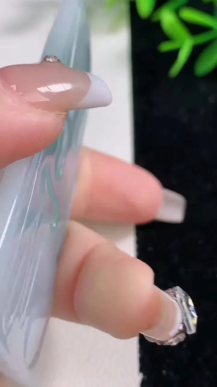 天然A货翡翠祥龙观音菩萨吊坠，尺寸73.3-38.7-7，重量:39.25g
12月27日