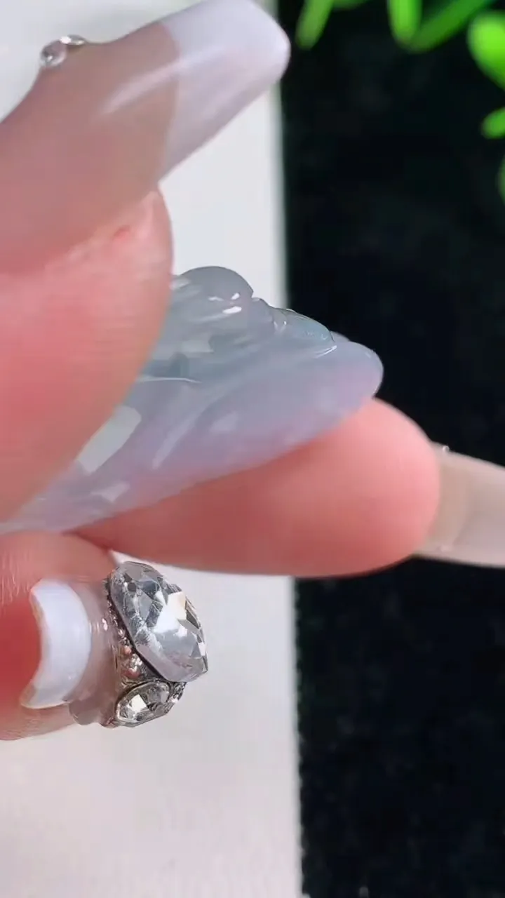 天然A货翡翠冰种紫罗兰飘花佛公吊坠，尺寸28.5-31.5-6，重量:8.17g
12月27日