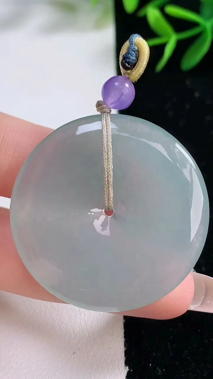 天然A货翡翠平安扣吊坠，尺寸37.5-5.3，重量:16.96g
12月27日