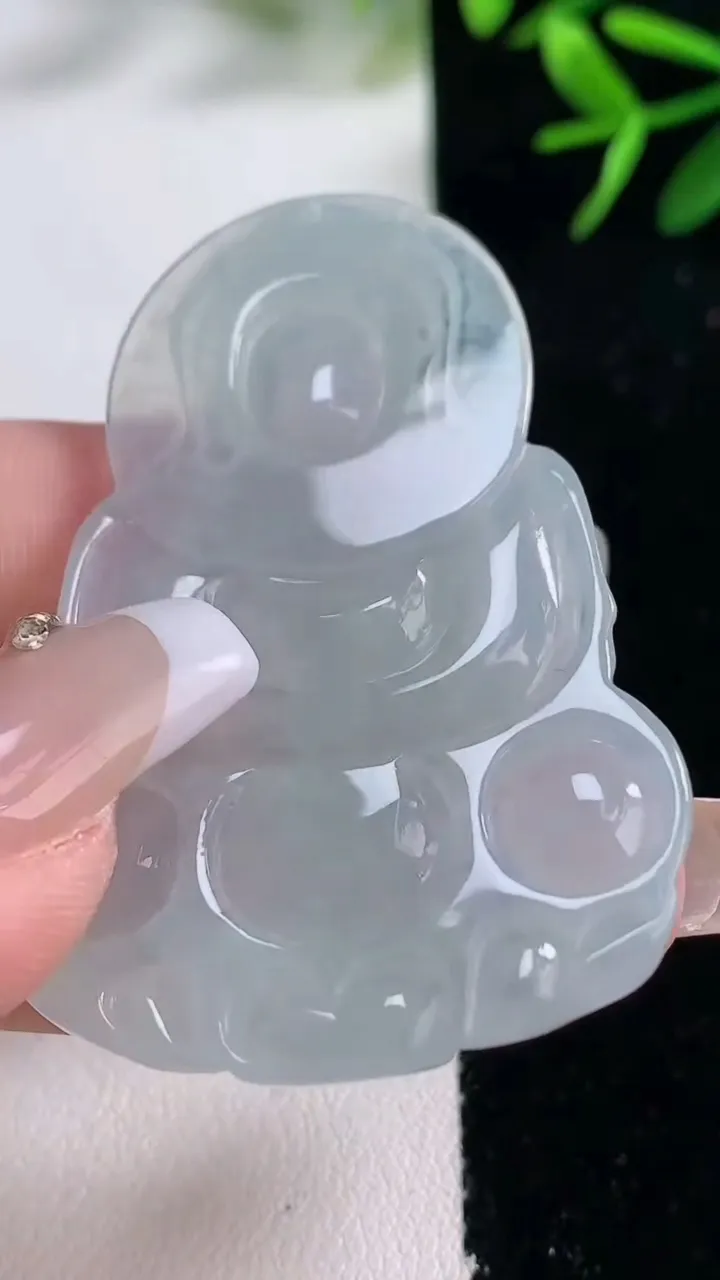 天然A货翡翠观音菩萨吊坠，尺寸52.5-35.5-4.6，重量:14.70g
12月27日