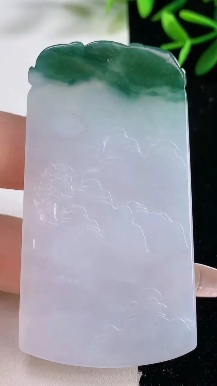 天然A货翡翠飘花山水祥龙阿弥陀佛吊坠，尺寸66.3-35.6-5.6，重量:30.16g
12月27日