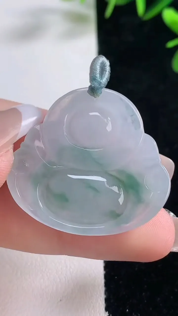 天然A货翡翠冰种飘花佛公吊坠，尺寸31-34.2-5.6，重量:9.46g
12月27日