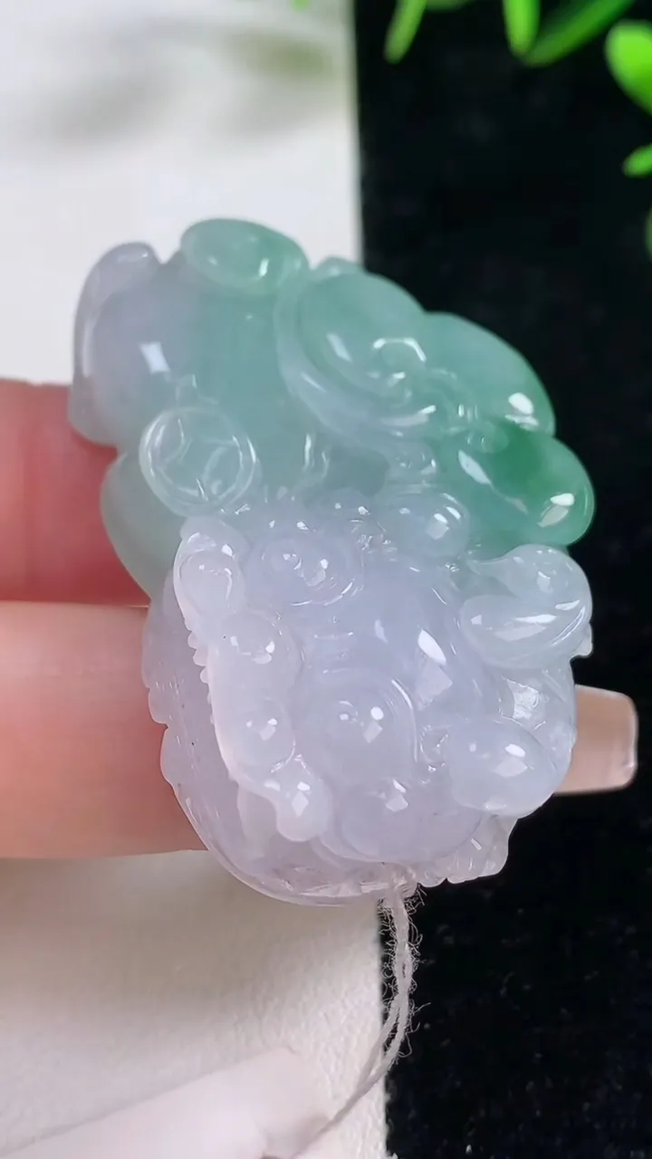 天然A货翡翠霸王貔貅吊坠，尺寸46-28.2-11.8，重量:35.46g
12月27日