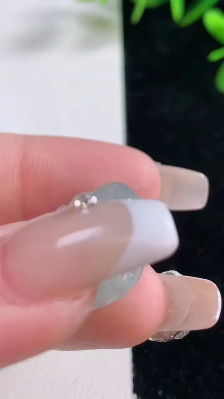 天然A货翡翠佛公吊坠，尺寸23.8-25-6，重量:5.19g
12月27日