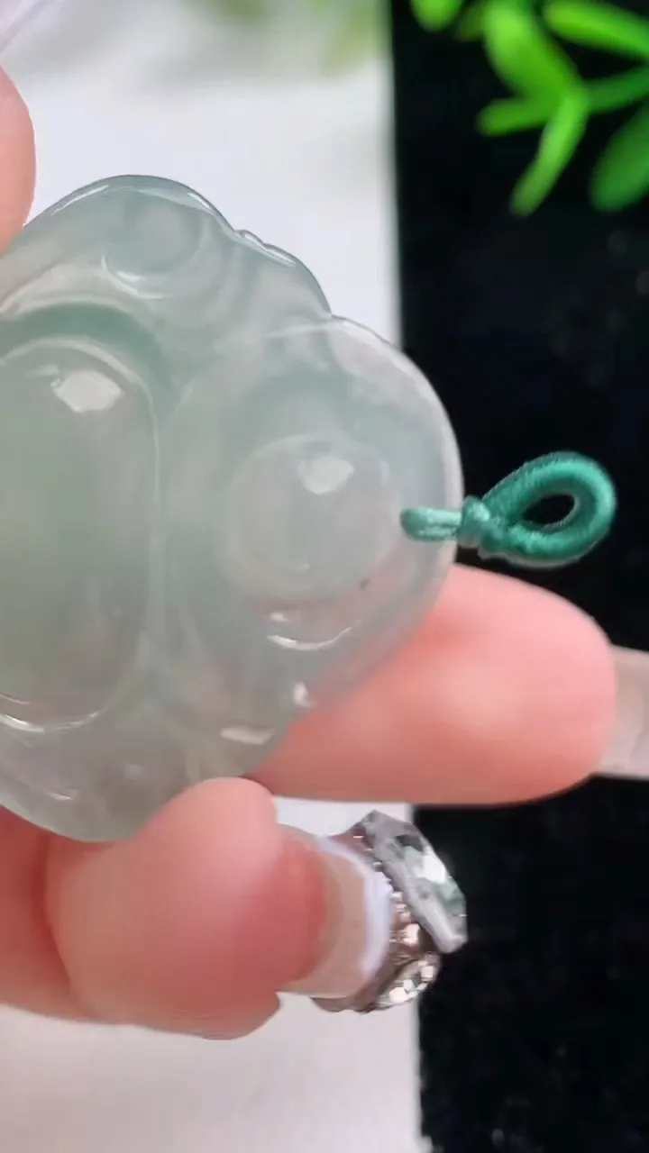 天然A货翡翠佛公吊坠，尺寸30.7-35.5-5.4，重量:8.46g
12月27日