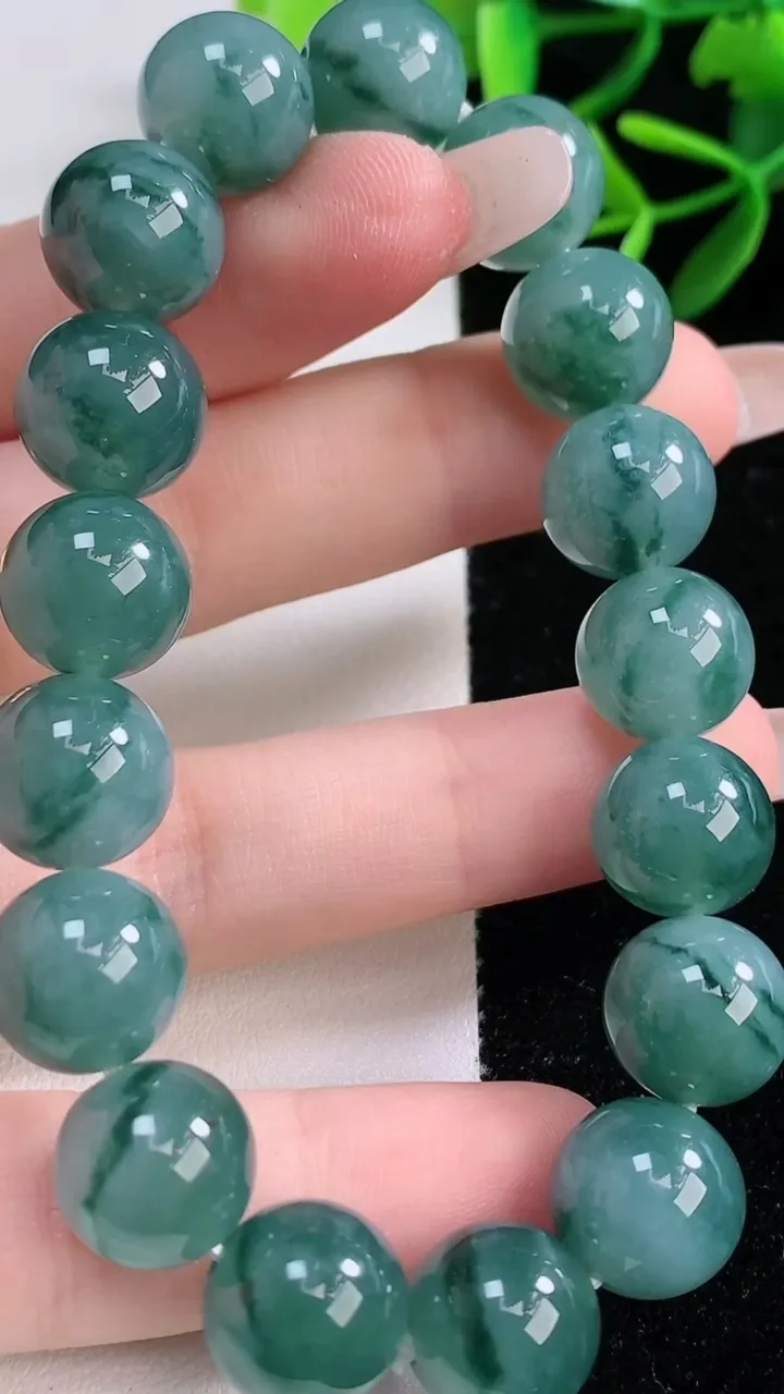 天然A货翡翠飘花圆珠手串，尺寸11.7-17颗，重量:48.29g12月27日
工厂直销收藏佳品,种