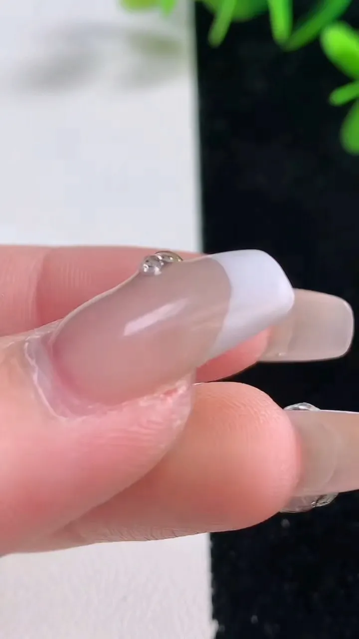 天然A货翡翠爱心吊坠，尺寸18.5-11.2-12.5-5.6，重量:1.44g
12月27日