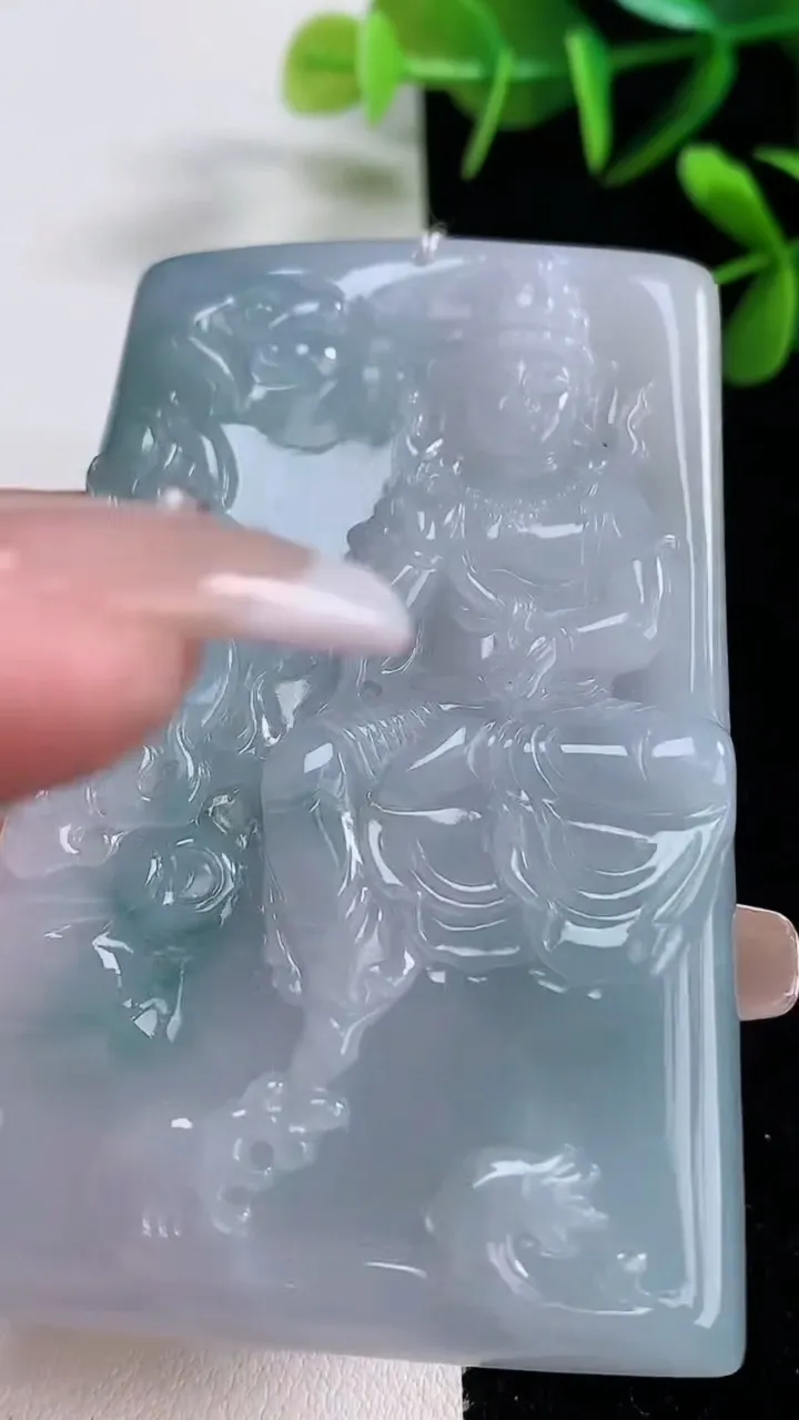 天然A货翡翠飘花观音菩萨吊坠，尺寸70-45-5.7，重量:46.28g
12月27日