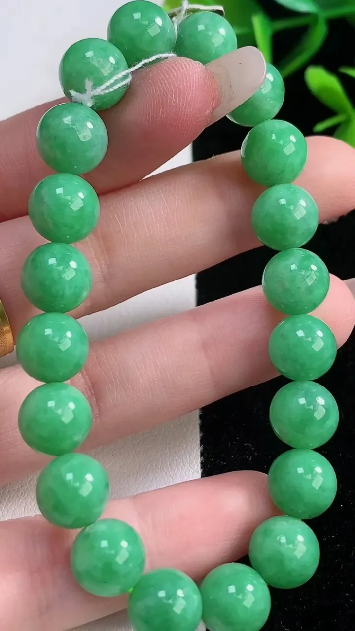 天然A货翡翠圆珠手串，尺寸9.5-20颗，重量:28.51g12月27日
工厂直销收藏佳品,种好水足