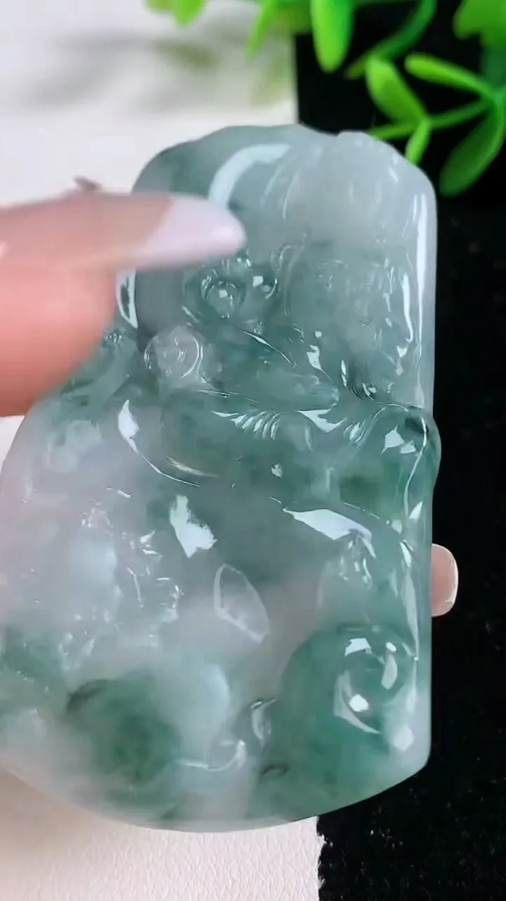 天然A货翡翠飘花文殊菩萨吊坠，尺寸68.3-45.7-5.4，重量:33.61g
12月27日
