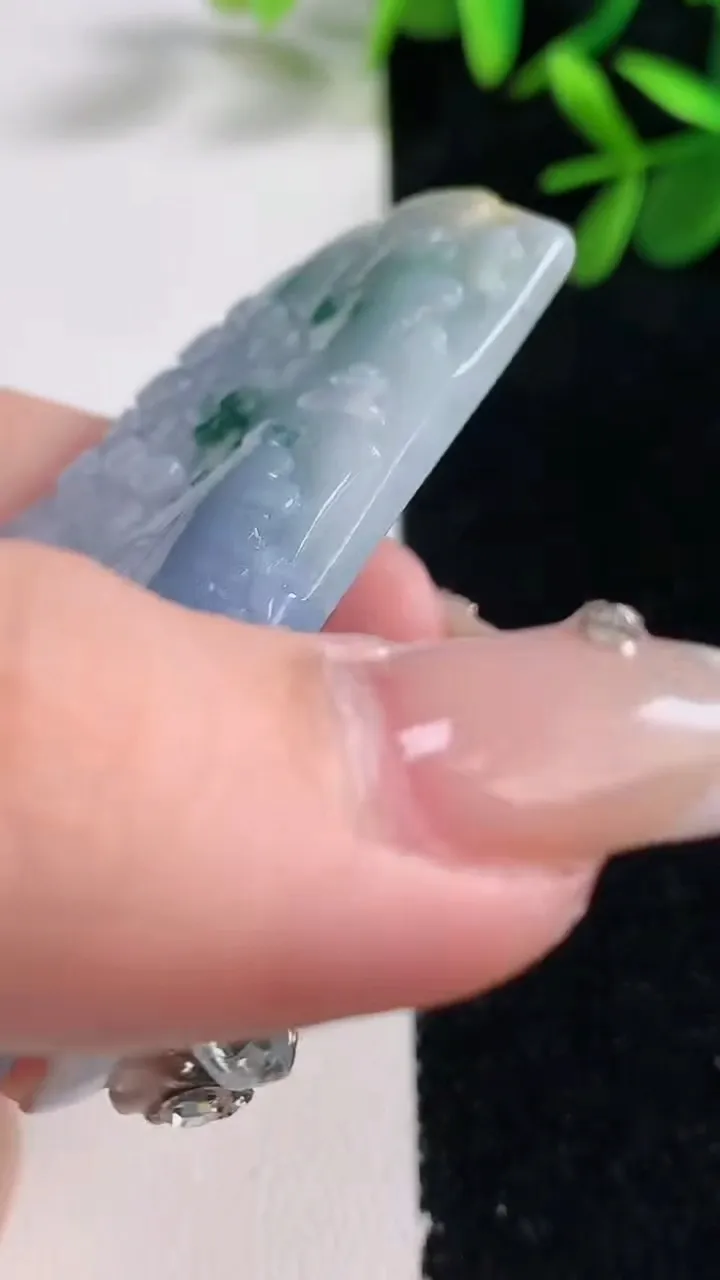 天然A货翡翠牌吊坠，尺寸68.5-42.6-5.6，重量:36.18g
12月27日