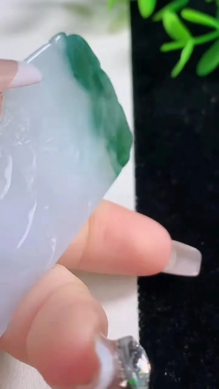 天然A货翡翠飘花山水祥龙阿弥陀佛吊坠，尺寸66.3-35.6-5.6，重量:30.16g
12月27日