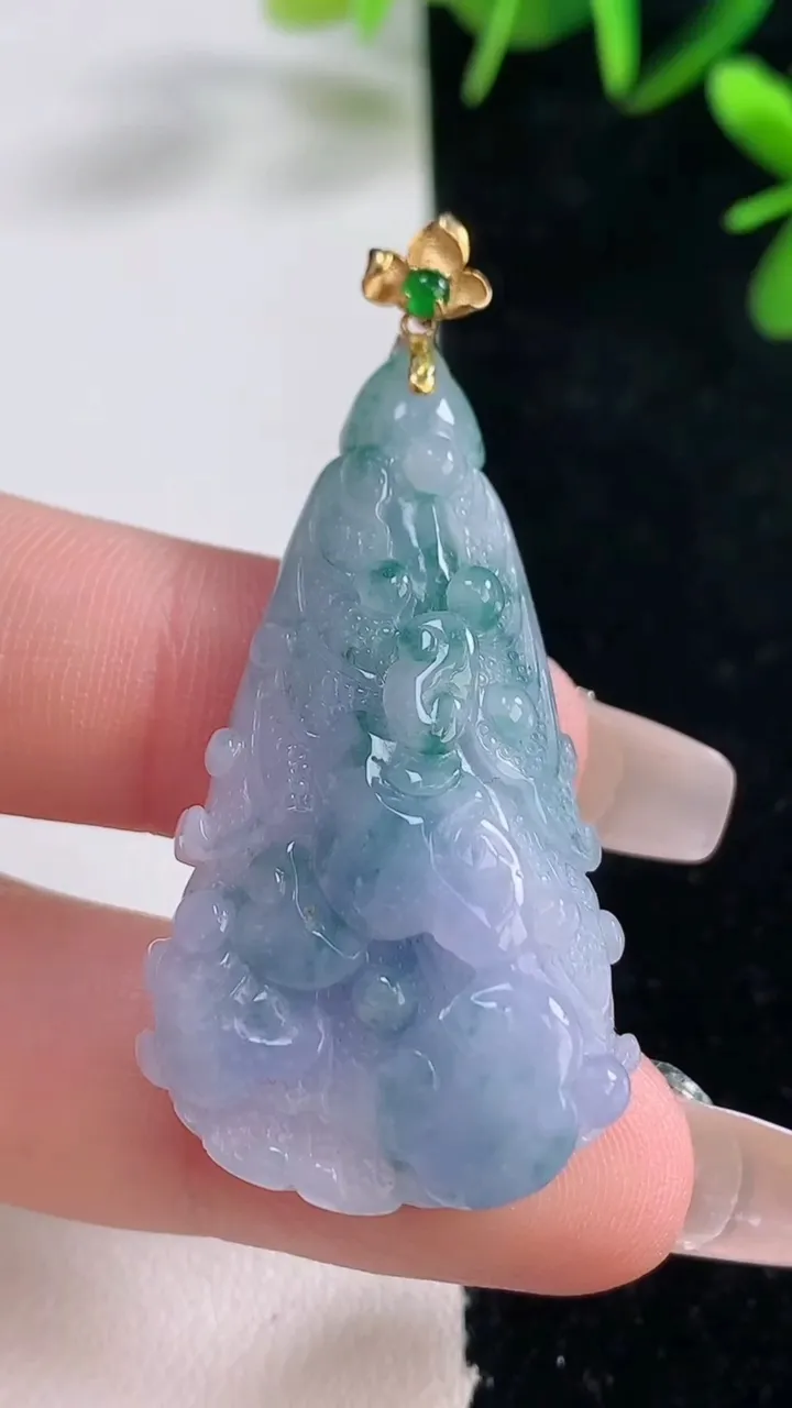 天然A货翡翠18K金紫罗兰白菜吊坠，尺寸44-22.4-11.2，重量:14.80g
12月27日