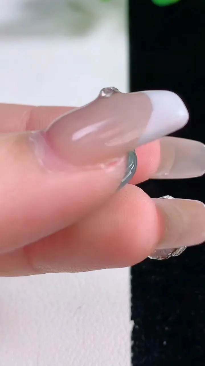 天然A货翡翠18K金飘花貔貅吊坠，尺寸19.2-15-7.5，重量:3.55g
12月28日