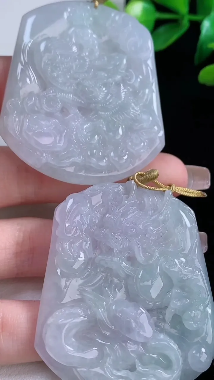 天然A货翡翠紫罗兰龙凤呈祥吊坠一对，尺寸52.5-44-5.5，重量:55.49g
12月28日