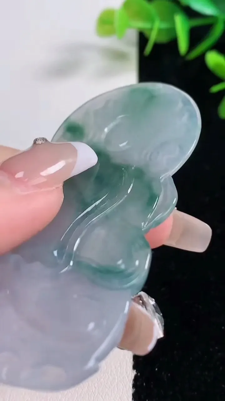 天然A货翡翠种飘花大势至菩萨吊坠，尺寸70.6-42.3-5.2，重量:29.47g
12月28日