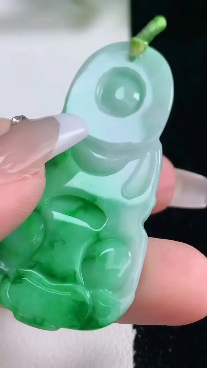 天然A货翡翠观音菩萨吊坠，尺寸51.7-25.4-5.1，重量:13.59g
12月28日