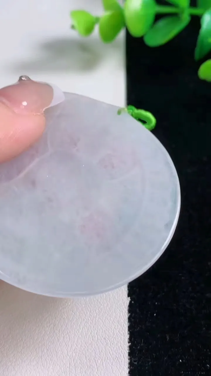 天然A货翡翠观音菩萨吊坠，尺寸54.6-4.4，重量:27.38g
12月28日