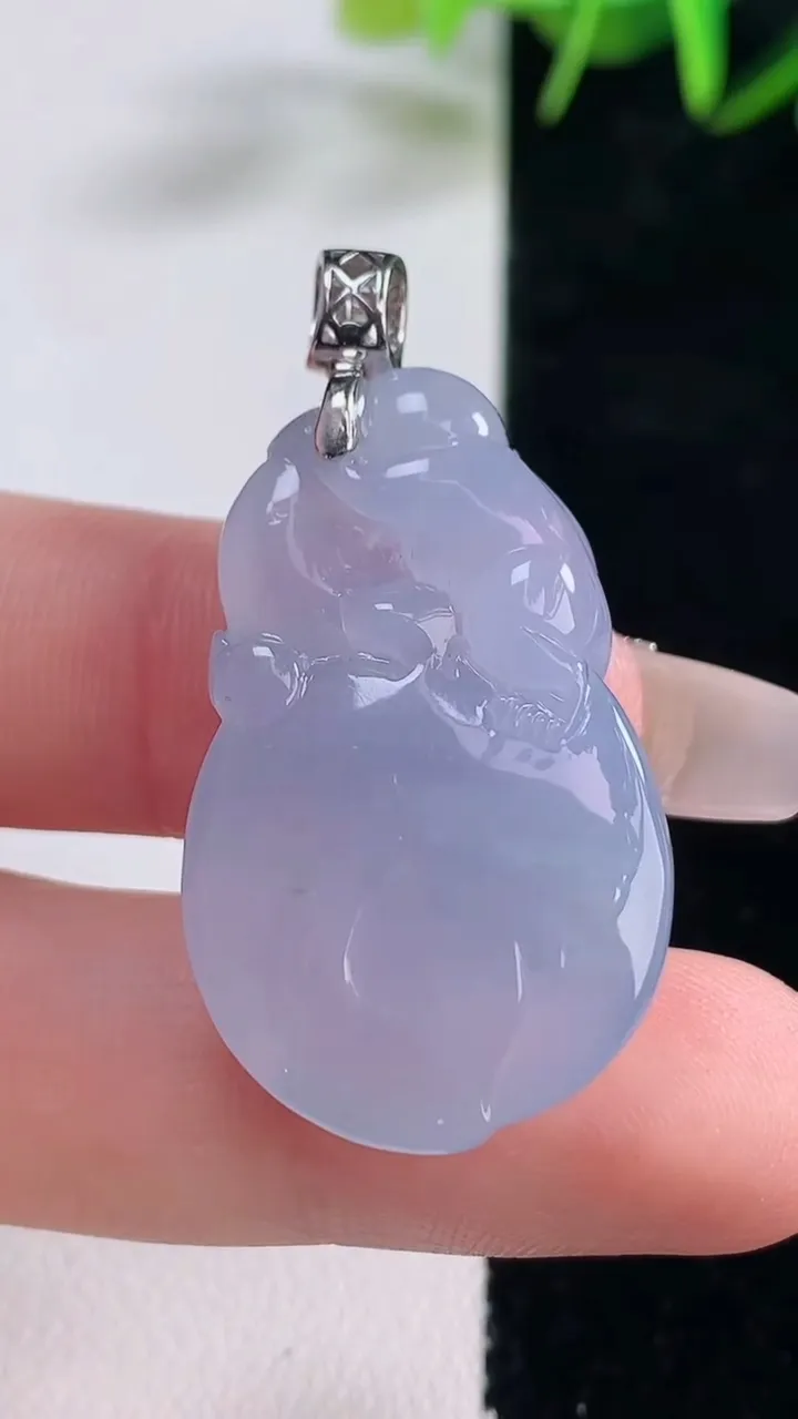 天然A货翡翠18K金紫罗兰葫芦吊坠，尺寸33.6-20.8-8，重量:11.11g
12月28日