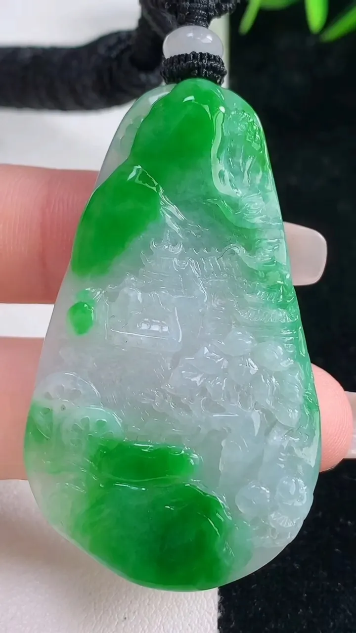 天然A货翡翠山水牌吊坠，尺寸53-31.3-5，重量:20.00g
12月28日