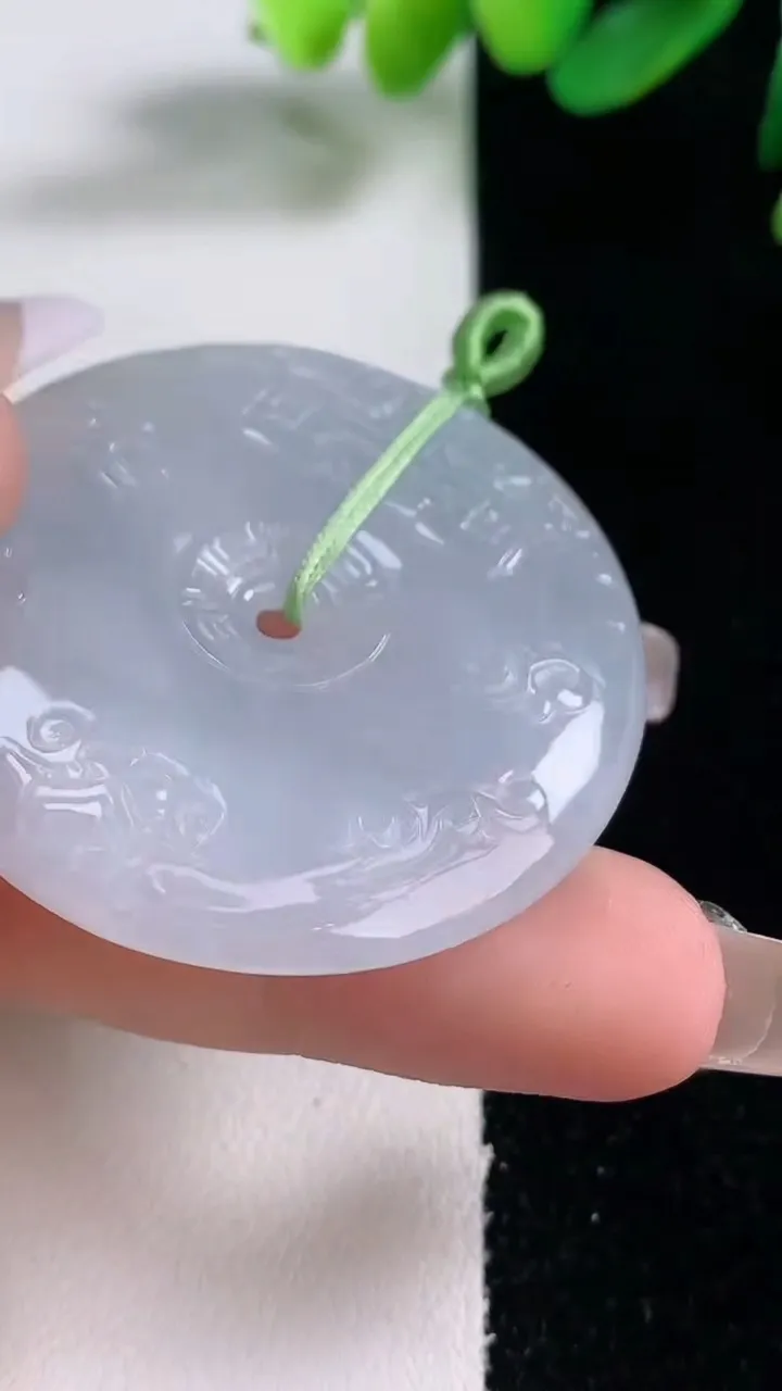 天然A货翡翠紫罗兰复古平安扣吊坠，尺寸43.6-6.6，重量:26.78g
12月28日