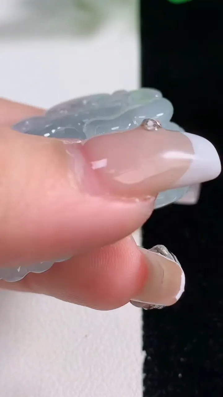 天然A货翡翠貔貅吊坠，尺寸41.4-25.8-16，重量:40.80g
12月28日