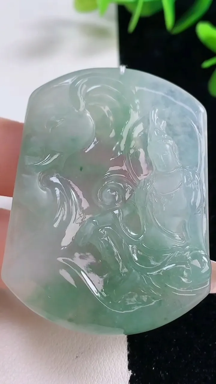 天然A货翡翠普贤菩萨吊坠，尺寸52.8-39.4-5.4，重量:24.74g
12月28日