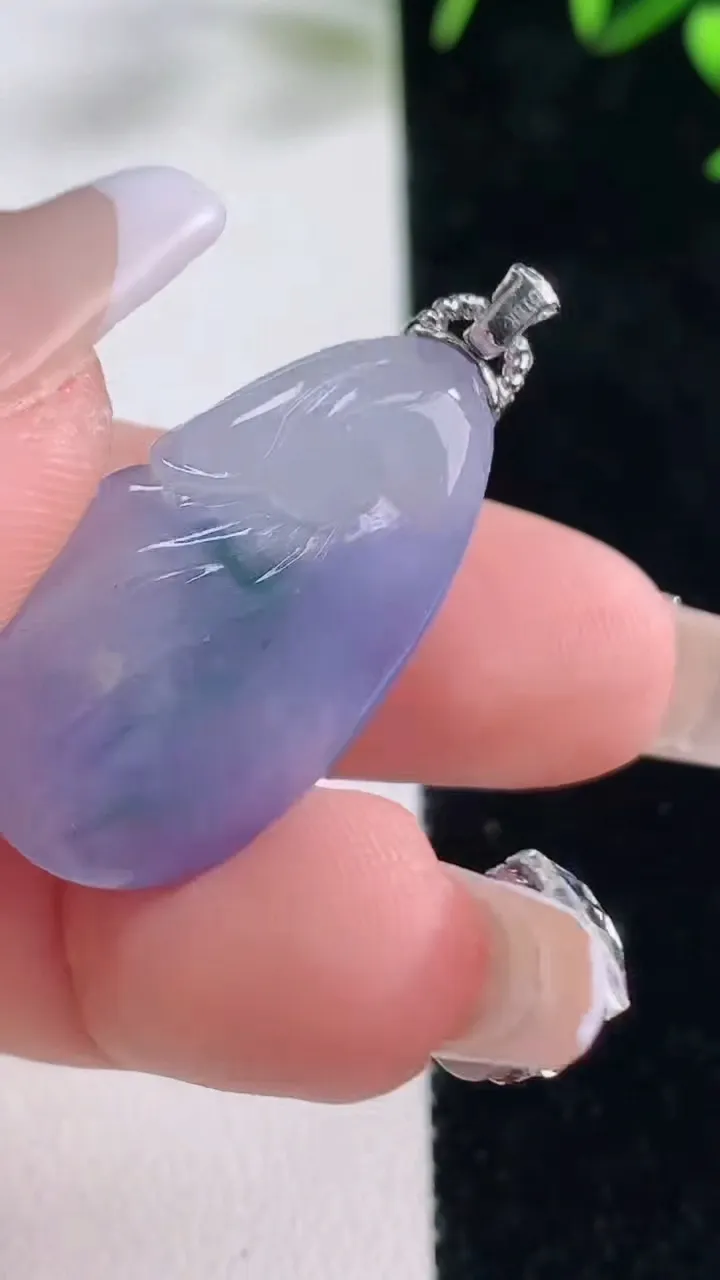 天然A货翡翠18K金紫罗兰福袋吊坠，尺寸29.2-17-7.9，重量:7.51g
12月28日