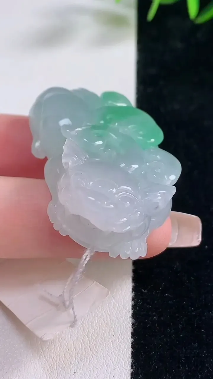 天然A货翡翠貔貅吊坠，尺寸46.4-25-12，重量:28.63g
12月28日