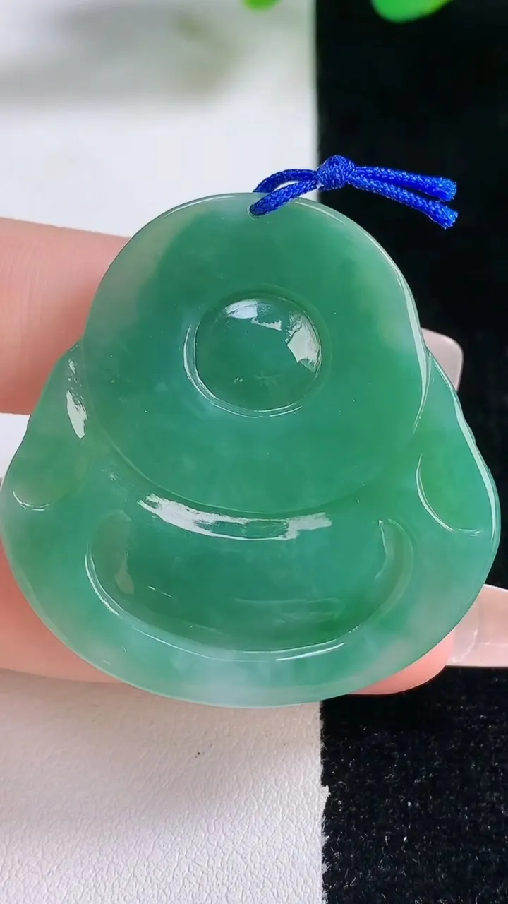 天然A货翡翠佛公吊坠，尺寸41-40.1-5.5，重量:15.65g
12月28日