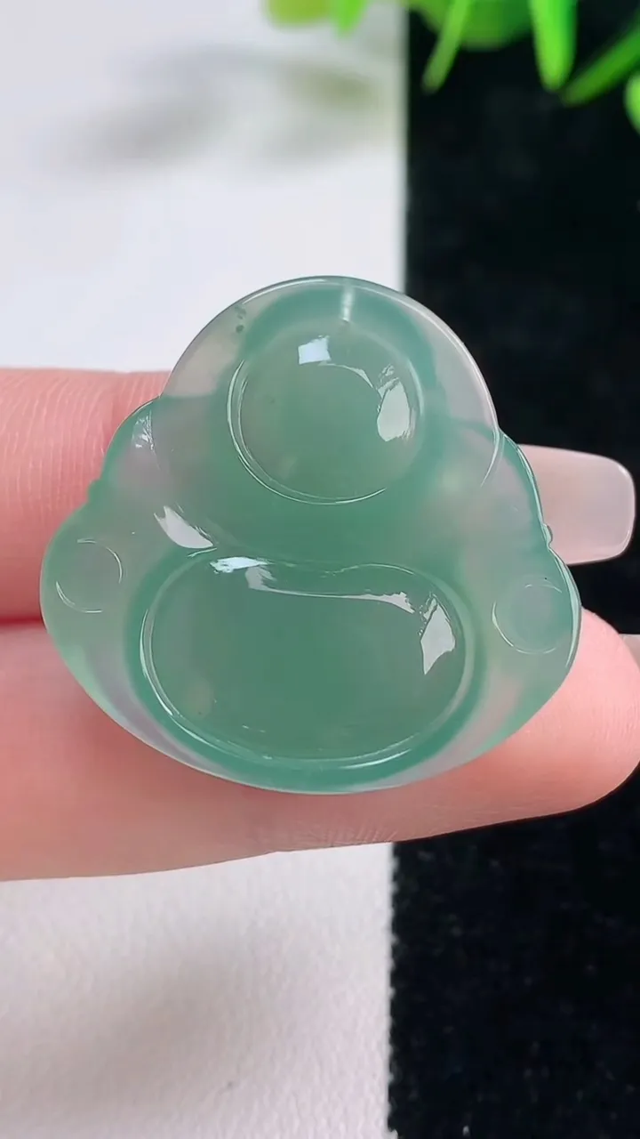 天然A货翡翠佛公吊坠，尺寸28.5-29.7-6.2，重量:8.22g
12月28日