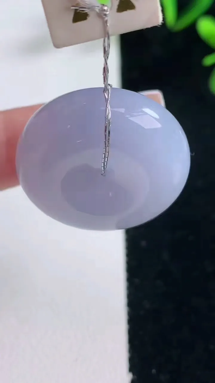 天然A货翡翠紫罗兰平安扣吊坠，尺寸27.4-9.8，重量:20.02g
12月28日