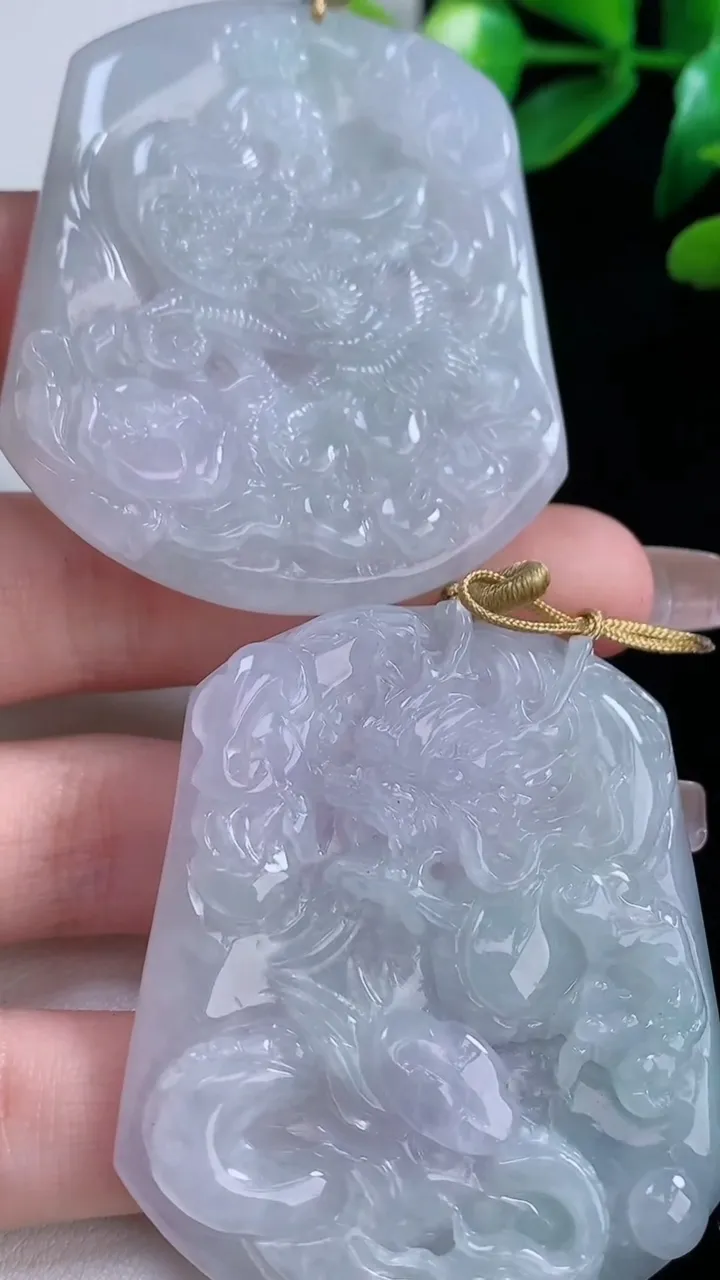 天然A货翡翠紫罗兰龙凤呈祥吊坠一对，尺寸52.5-44-5.5，重量:55.49g
12月28日