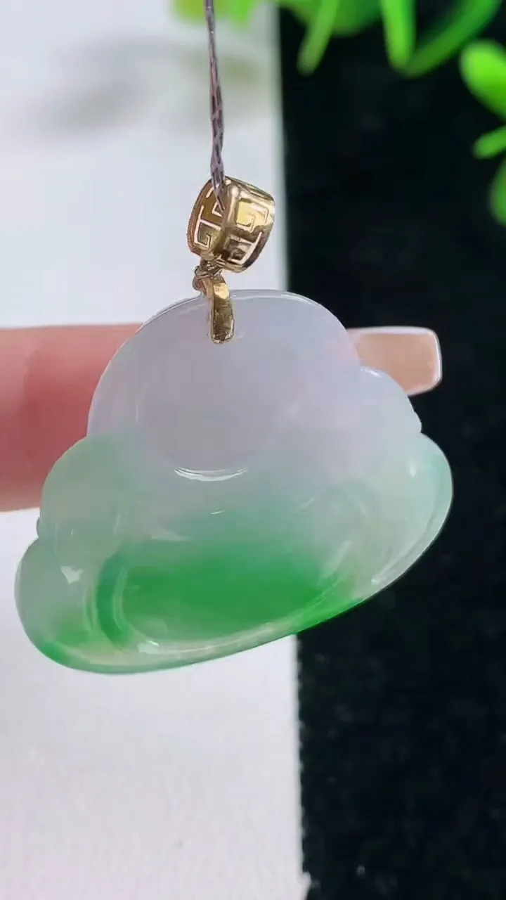 天然A货翡翠佛公吊坠，尺寸27-31.4-5.2，重量:6.87g
12月28日
