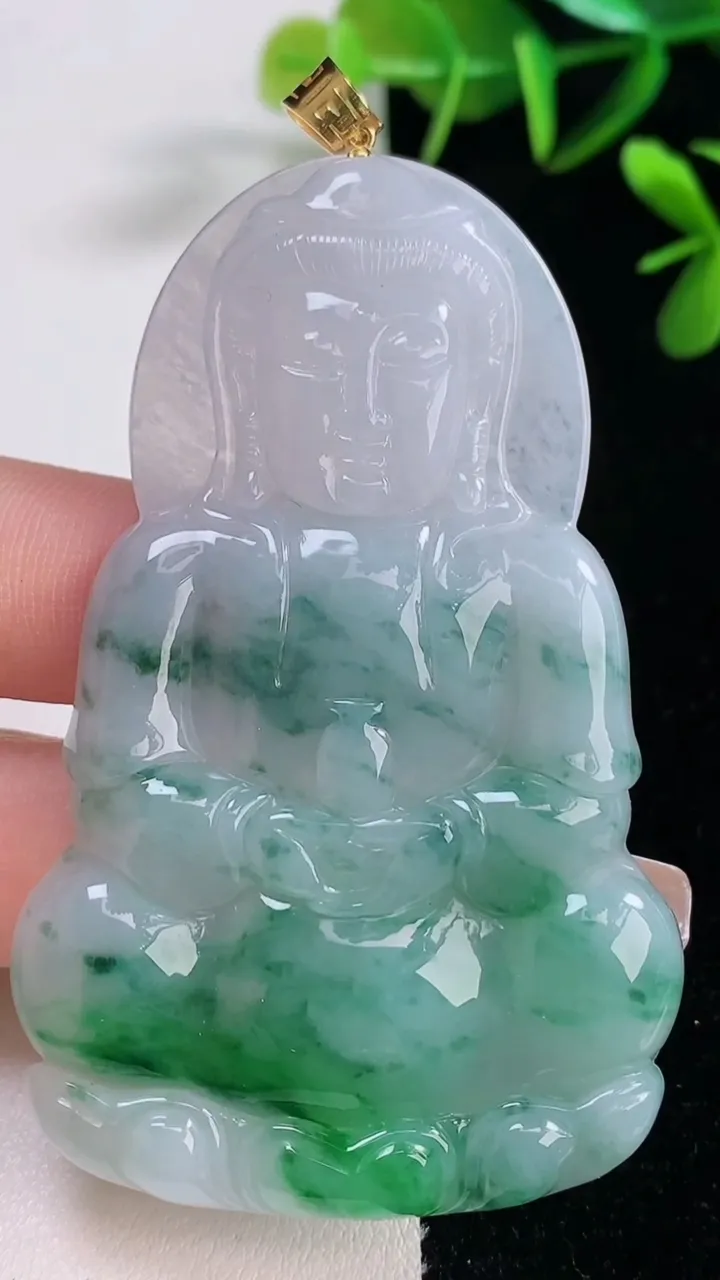 天然A货翡翠18K金飘花观音菩萨吊坠，尺寸69.2-43.6-5.5，重量:29.13g
12月28日