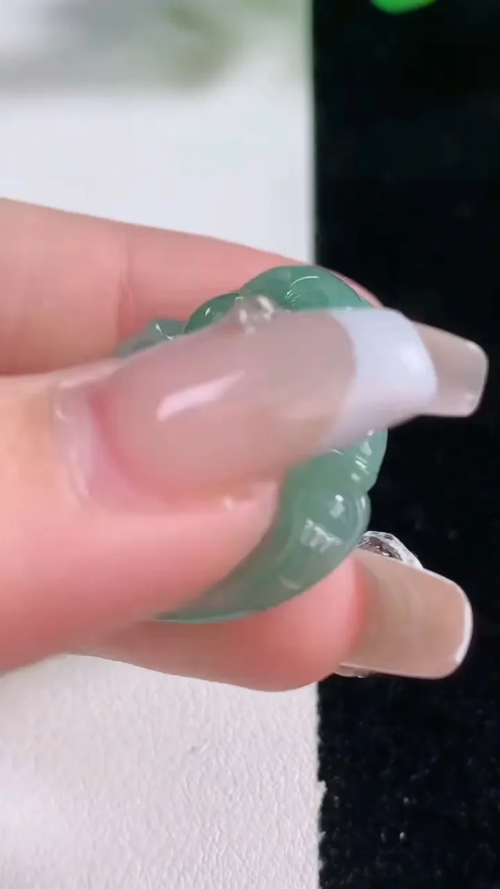 天然A货翡翠佛公吊坠，尺寸30-31.8-4.6，重量:7.67g
12月28日