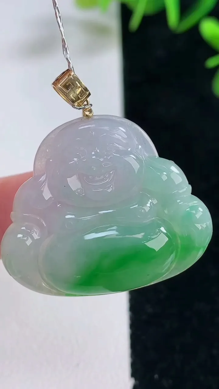 天然A货翡翠佛公吊坠，尺寸27-31.4-5.2，重量:6.87g
12月28日