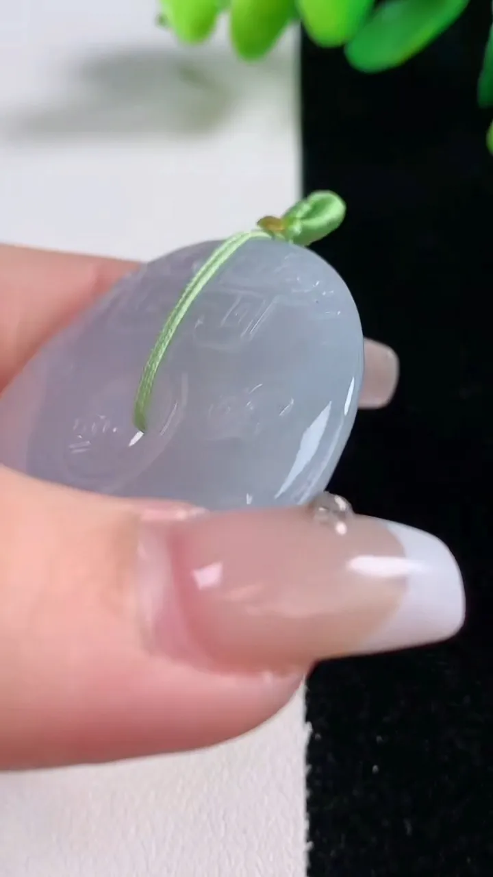 天然A货翡翠紫罗兰复古平安扣吊坠，尺寸43.6-6.6，重量:26.78g
12月28日