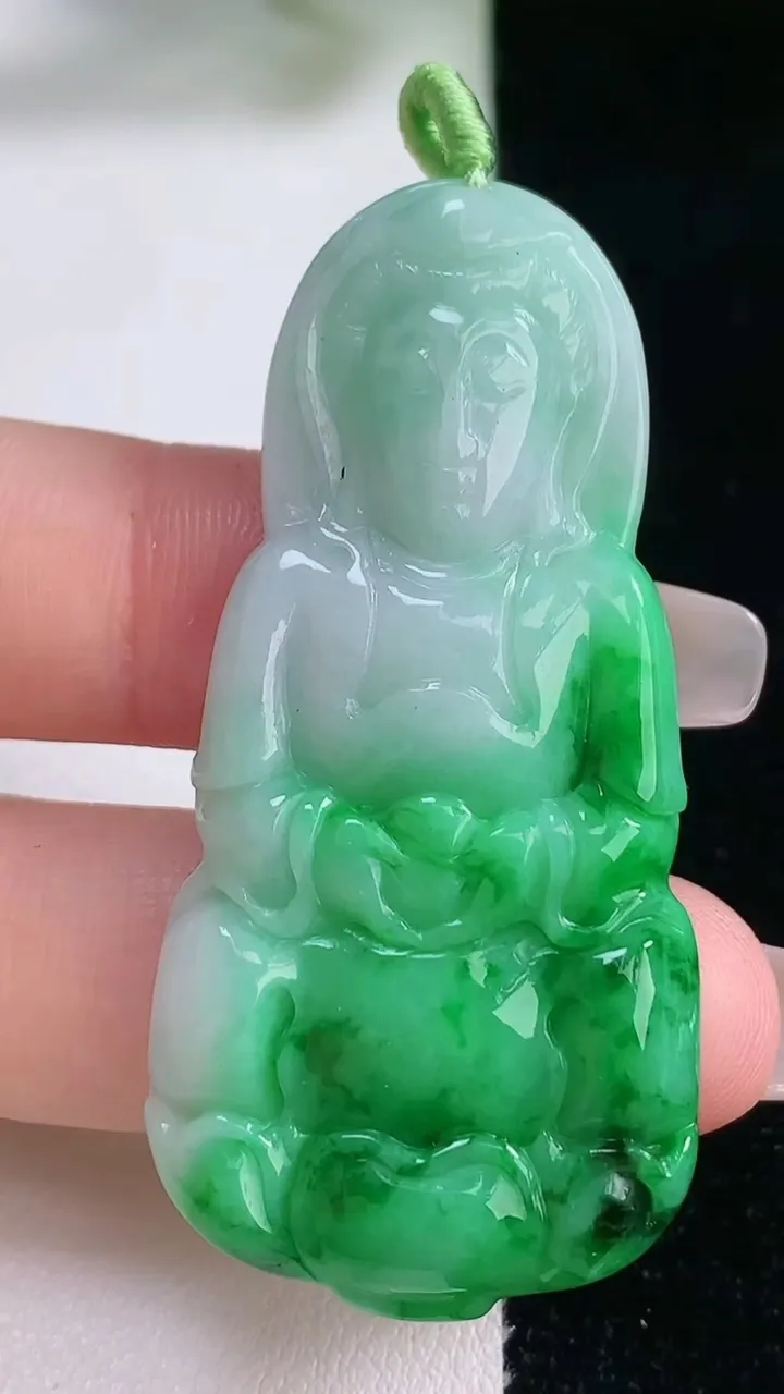 天然A货翡翠观音菩萨吊坠，尺寸51.7-25.4-5.1，重量:13.59g
12月28日