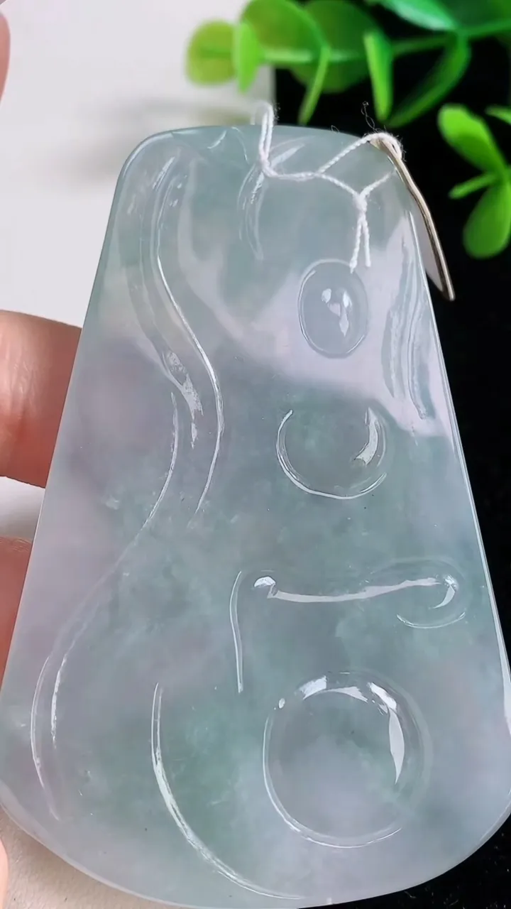 天然A货翡翠飘花文殊菩萨吊坠，尺寸74.8-48-5.8，重量:48.12g
12月28日