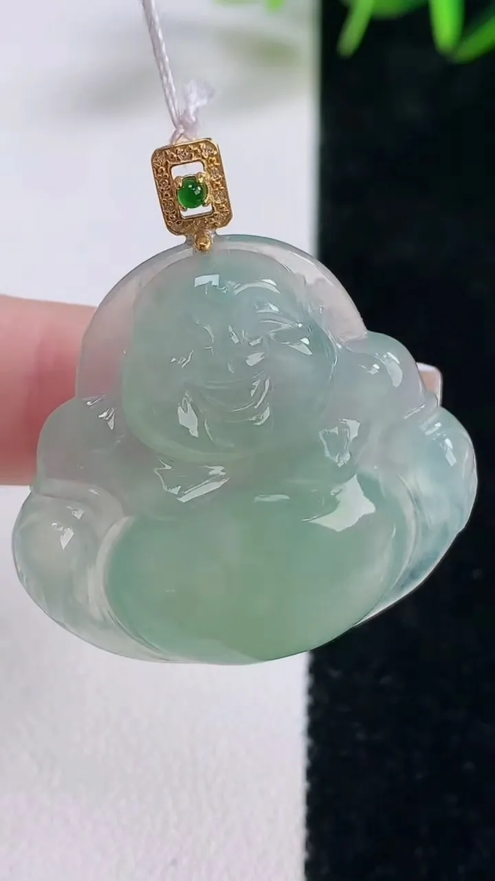 天然A货翡翠佛公吊坠，尺寸31.2-32.5-5.9，重量:9.28g
12月28日