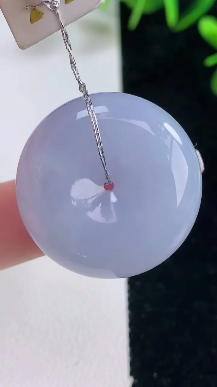 天然A货翡翠紫罗兰平安扣吊坠，尺寸27.4-9.8，重量:20.02g
12月28日