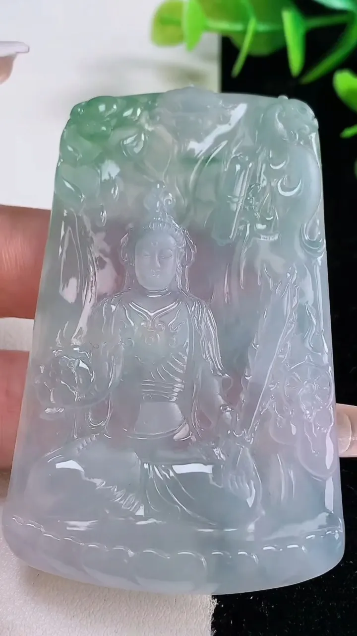 天然A货翡翠虚空藏菩萨吊坠，尺寸69.3-43.4-5.5，重量:38.42g
12月28日