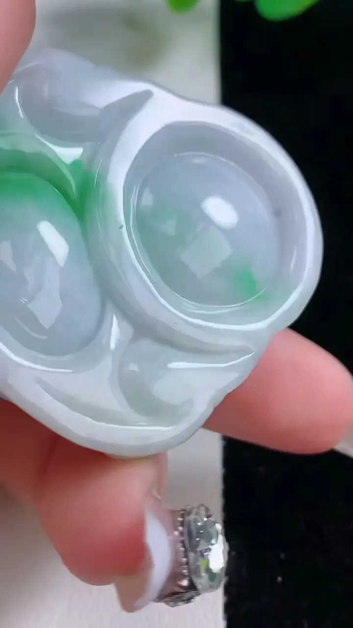 天然A货翡翠佛公吊坠，尺寸49.8-41.4-14.6，重量:41.33g
12月28日