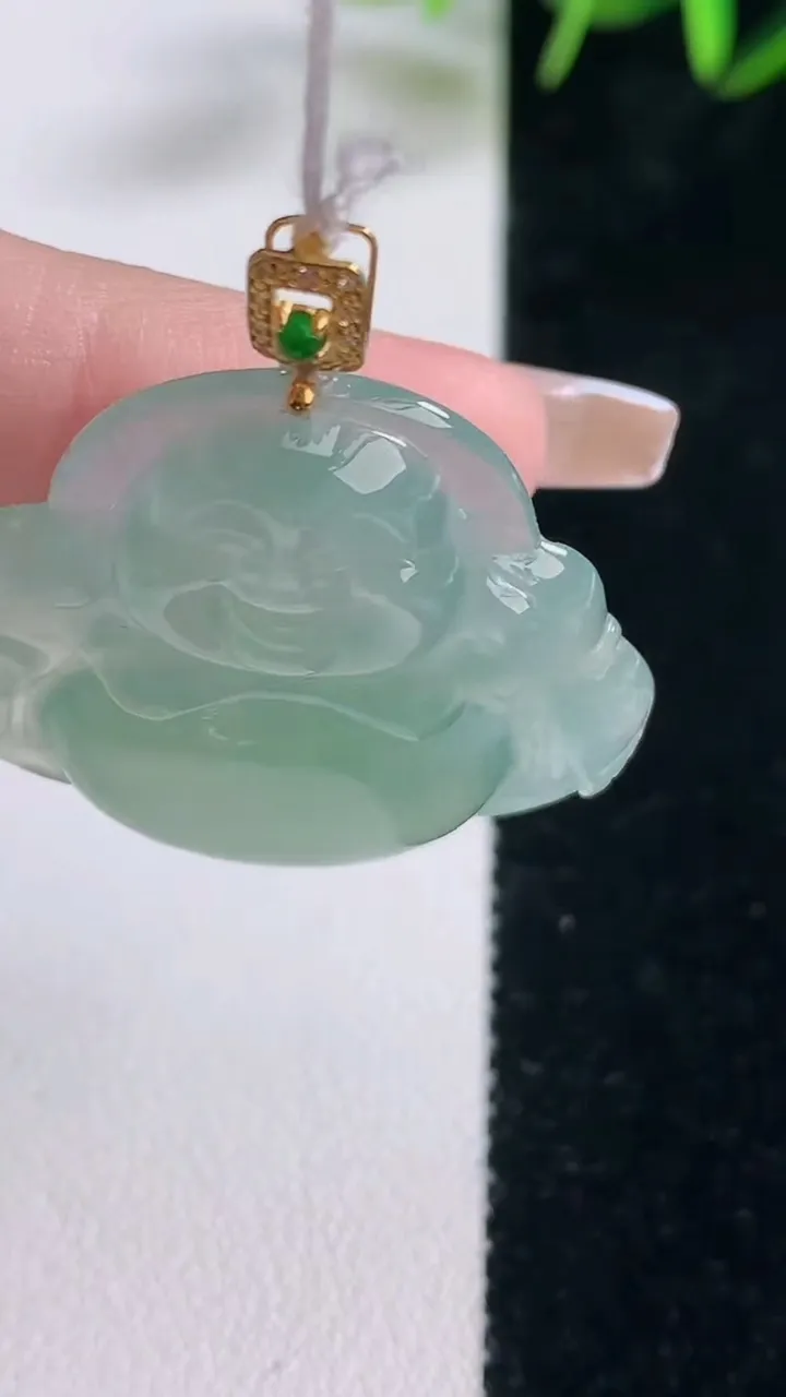 天然A货翡翠佛公吊坠，尺寸31.2-32.5-5.9，重量:9.28g
12月28日